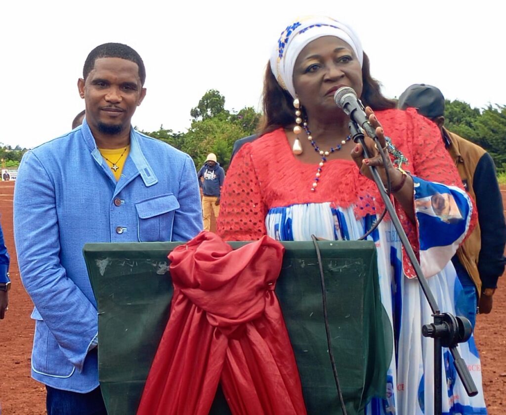 Ndé Festi-Foot Paul Biya 2024 : L’équipe de Bazou remporte le trophée.